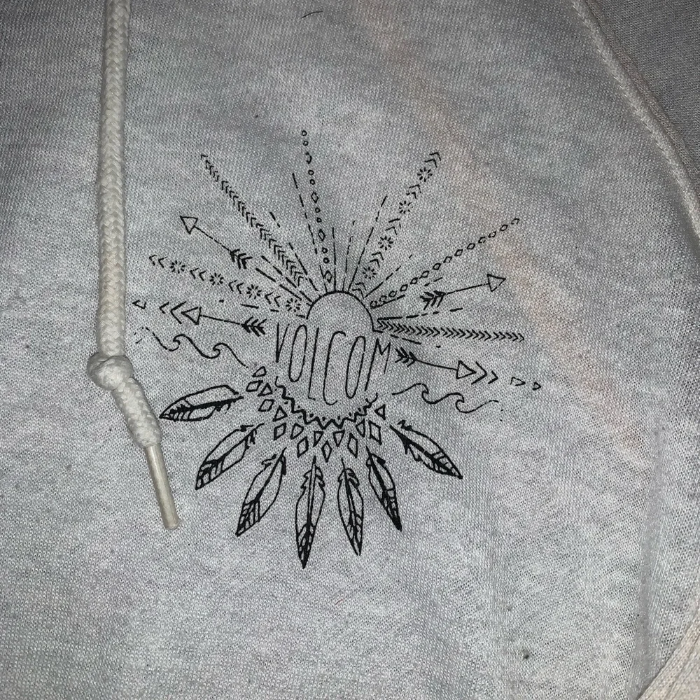 ‘Summer-Nights’ Volcom Tops - Picture 10 of 12